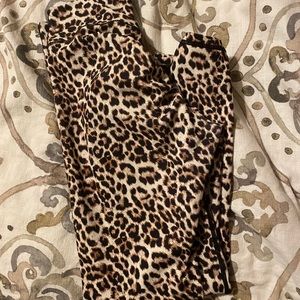 Zyia Leopard Scrunch Brilliants Leggings